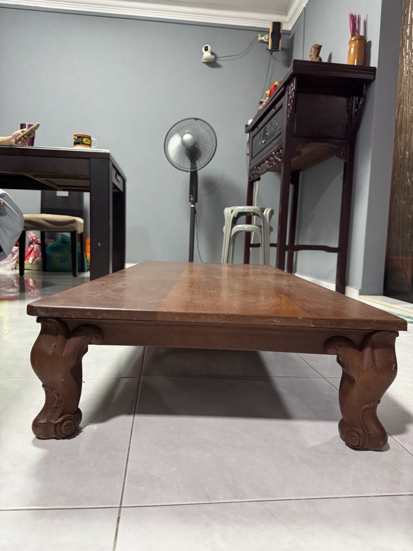 solid wood table (Category: Tables & Sets) located in Singapore. Submitted by bryce8123 (Listing ID 1445167066, Image 2). Description: Solid wood table 130x59x21.