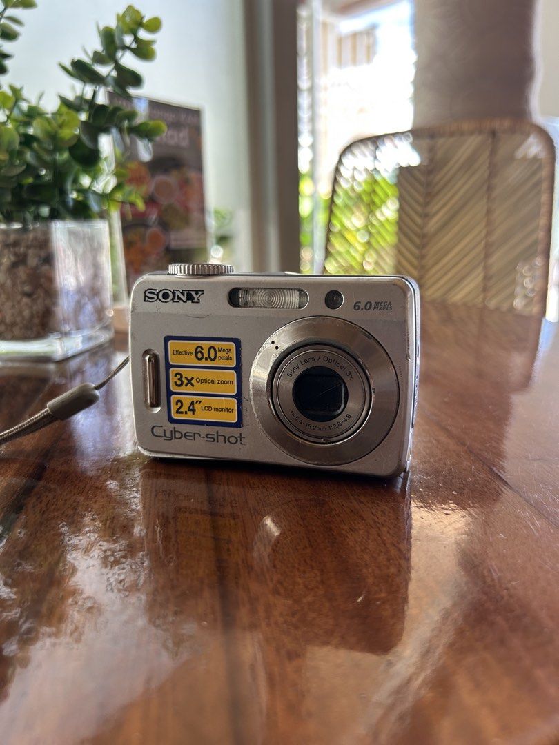Sony Cybershot DSC S500 digicam digital camera (Category: Cameras) located in Lagonoy. Submitted by nadayojiii (Listing ID 1445095662, Image 2). Description: Sony Cybershot DSC S500 ✨ NO FUNCTIONAL ISSUES all working working flash working zoom and all buttons working batt door slightly tilted(performance not affected) CRISP SHOTS🌅 COMPLETE SET inclusions: unit battery memory card charger strap stickers.