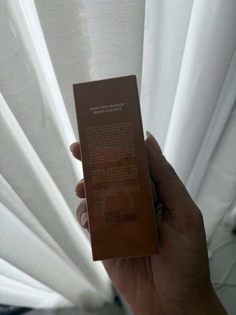 Sunnies Face Make Up Brush Cleaner (Category: Makeup) located in Quezon City. Submitted by cessdecluttering (Listing ID 1445091160, Image 2). Description: Sunnies Dace Clean Brush Rinse free makeup brush cleaner 50 ml.