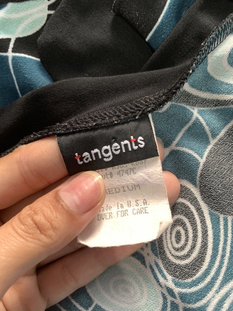 Vintage Tangents V-neck top (Category: Sleeveless) located in Bacolod City. Submitted by rina_amari (Listing ID 1445120617, Image 3). Description: Needs proper wash since nakatambak .