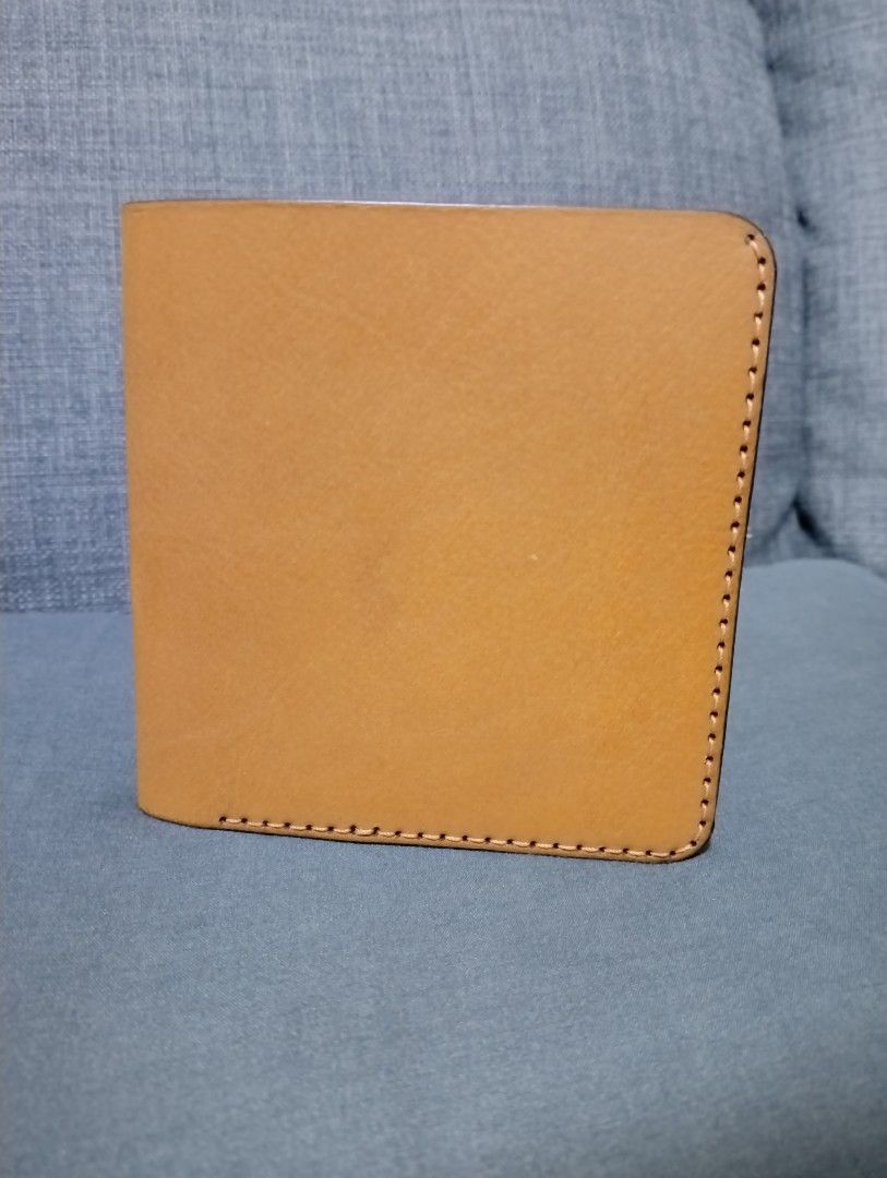 The Leather Foundry Handmade Bifold Wallet (Category: Wallets & Card Holders) located in Hermosa. Submitted by chic2315 (Listing ID 1445055710, Image 2). Description: Never been used. Brand is The Leather Foundry. Saddleback inspired po yung design. Bought it for 1,800 now selling it for 1k. Vegetable tanned leather, mas gumaganda po pag tumatagal yung ganitong type ng leather. LAST PRICE POSTED. .