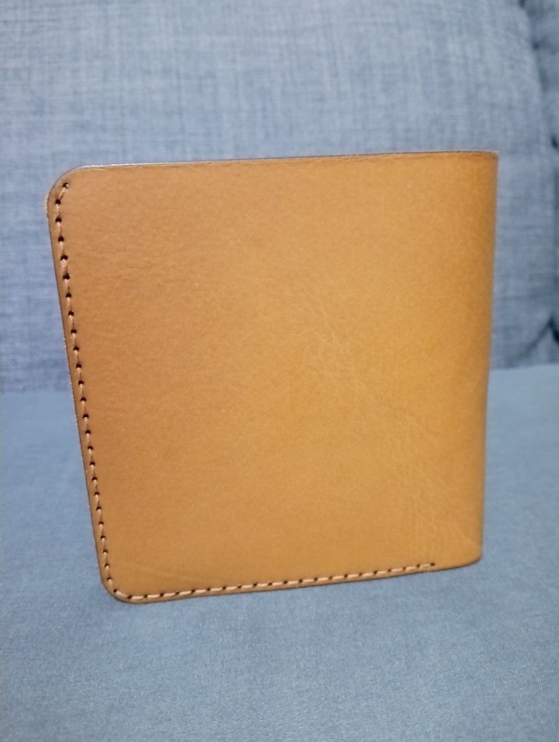 The Leather Foundry Handmade Bifold Wallet (Category: Wallets & Card Holders) located in Hermosa. Submitted by chic2315 (Listing ID 1445055710, Image 3). Description: Never been used. Brand is The Leather Foundry. Saddleback inspired po yung design. Bought it for 1,800 now selling it for 1k. Vegetable tanned leather, mas gumaganda po pag tumatagal yung ganitong type ng leather. LAST PRICE POSTED. .