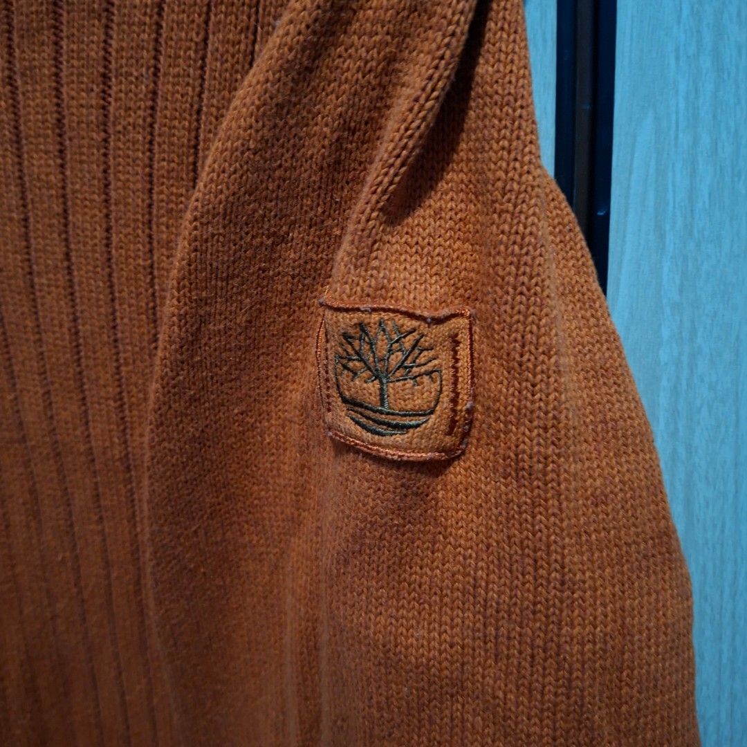 Timberland Rubbed Pullover (Category: Coats, Jackets and Outerwear) located in Cavite. Submitted by sofabinpink (Listing ID 1445105585, Image 3). Description: .