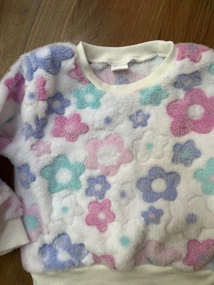 Toddler Fluffy Floral Sweatshirt (Category: Babies & Kids Fashion) located in Manila. Submitted by gtwins (Listing ID 1445046923, Image 2). Description: - Super soft and fluffy material - Adorable all-over floral print (pink, purple, blue) - Ribbed cuffs and hem for a snug fit - Perfect for staying warm and cozy.