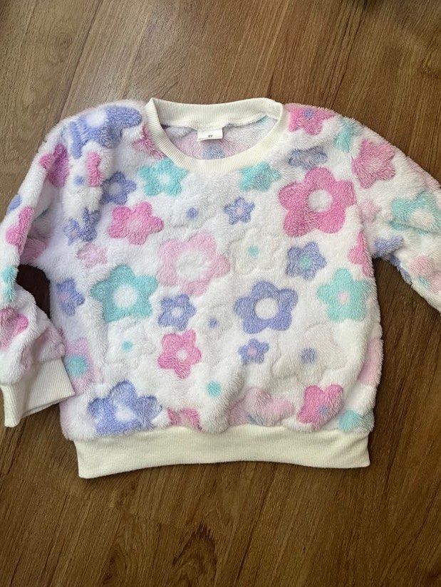 Toddler Fluffy Floral Sweatshirt (Category: Babies & Kids Fashion) located in Manila. Submitted by gtwins (Listing ID 1445046923, Image 1). Description: - Super soft and fluffy material - Adorable all-over floral print (pink, purple, blue) - Ribbed cuffs and hem for a snug fit - Perfect for staying warm and cozy.