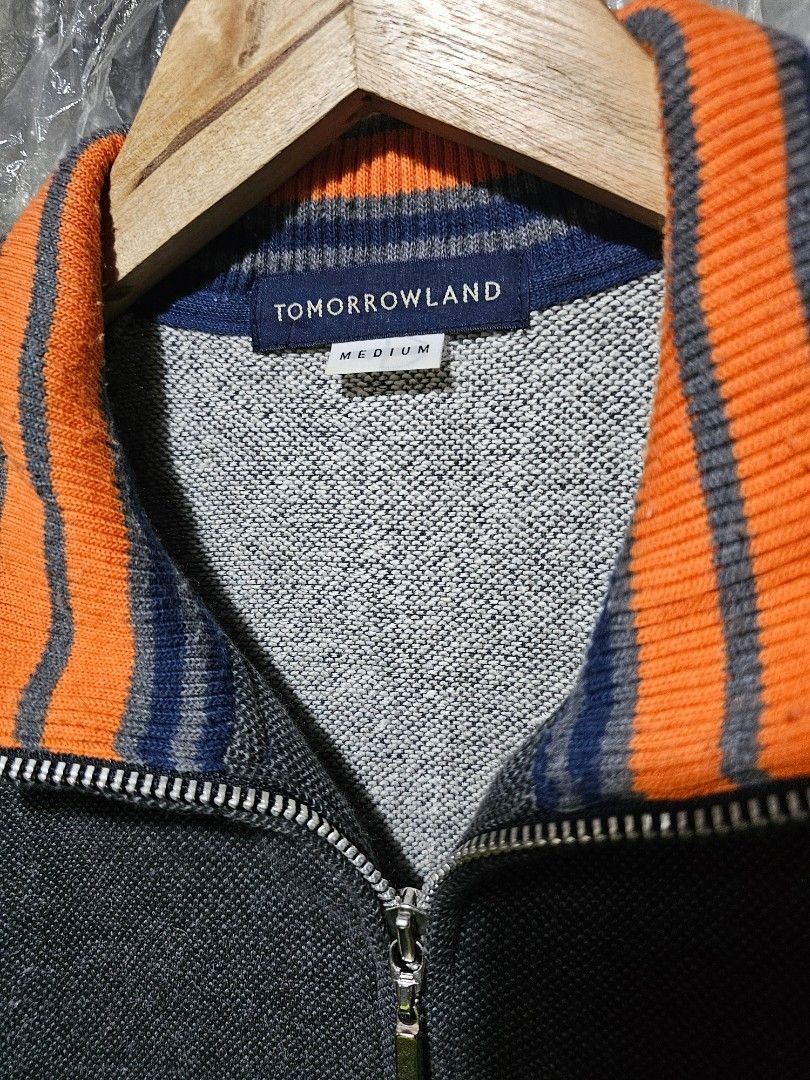 Tomorrowland Cotton Zip Up Jacket (Category: Coats, Jackets and Outerwear) located in Las Pinas. Submitted by noblethreads (Listing ID 1445177990, Image 2). Description: Tomorrowland Cotton Zip Up Jacket Size: Medium Dimensions: 21x26 280+sf.