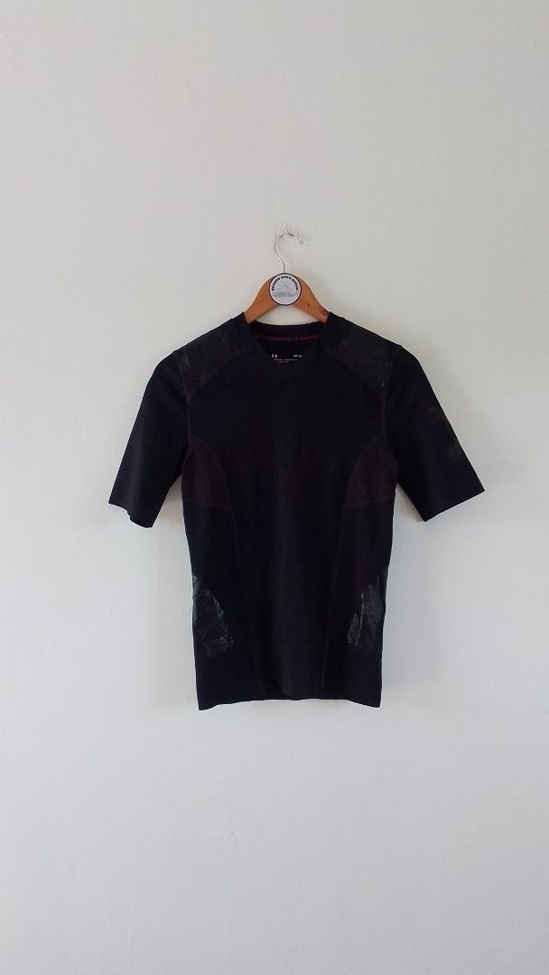 Under Armour Black Compression Short Sleeve Shirt (Category: Activewear) located in Malilipot. Submitted by santosbolofer (Listing ID 1445174449, Image 1). Description: Under Armour 'Compression Perpetual powerprint half sleeve shirt. Medium on tag Length 24.5 Width 15.3 Excellent condition 📍 480 plus sf. Loc. Bicol🌶 #ThriftwearGoods.