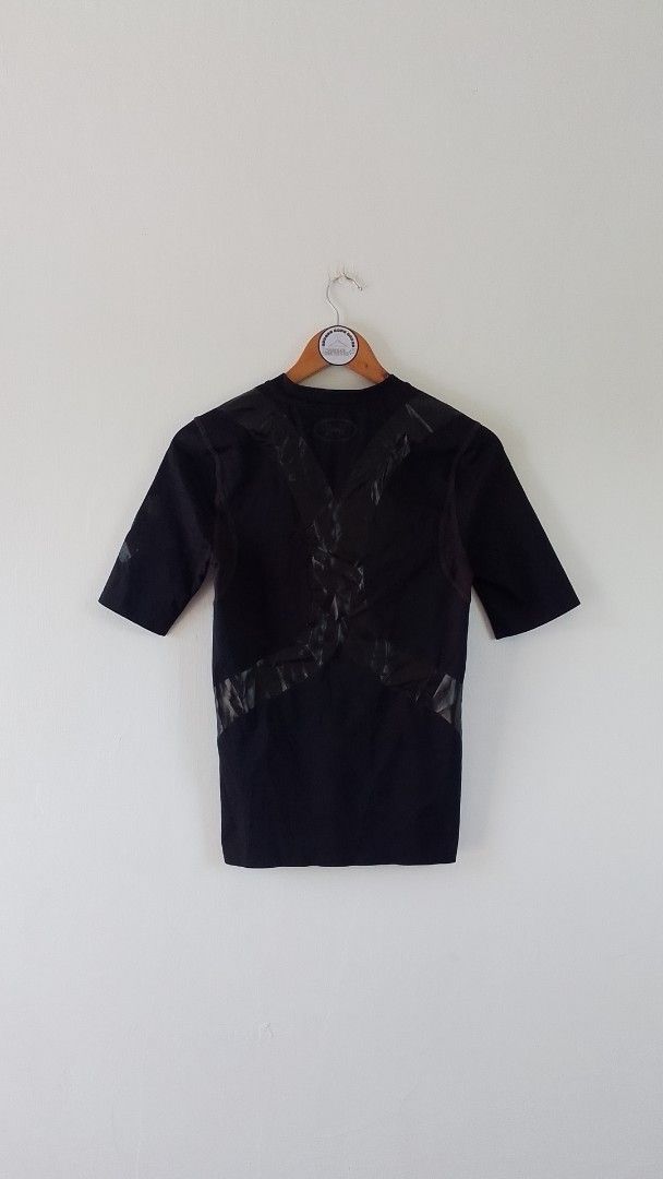 Under Armour Black Compression Short Sleeve Shirt (Category: Activewear) located in Malilipot. Submitted by santosbolofer (Listing ID 1445174449, Image 2). Description: Under Armour 'Compression Perpetual powerprint half sleeve shirt. Medium on tag Length 24.5 Width 15.3 Excellent condition 📍 480 plus sf. Loc. Bicol🌶 #ThriftwearGoods.