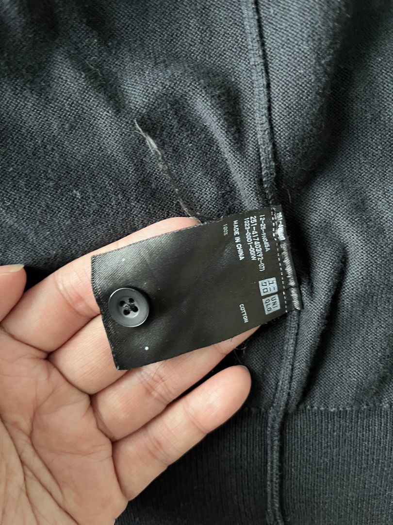 Uniqlo Black Cardigan (Category: Coats, Jackets and Outerwear) located in Quezon City. Submitted by aimeeob (Listing ID 1445156360, Image 3). Description: Cardigan Black.