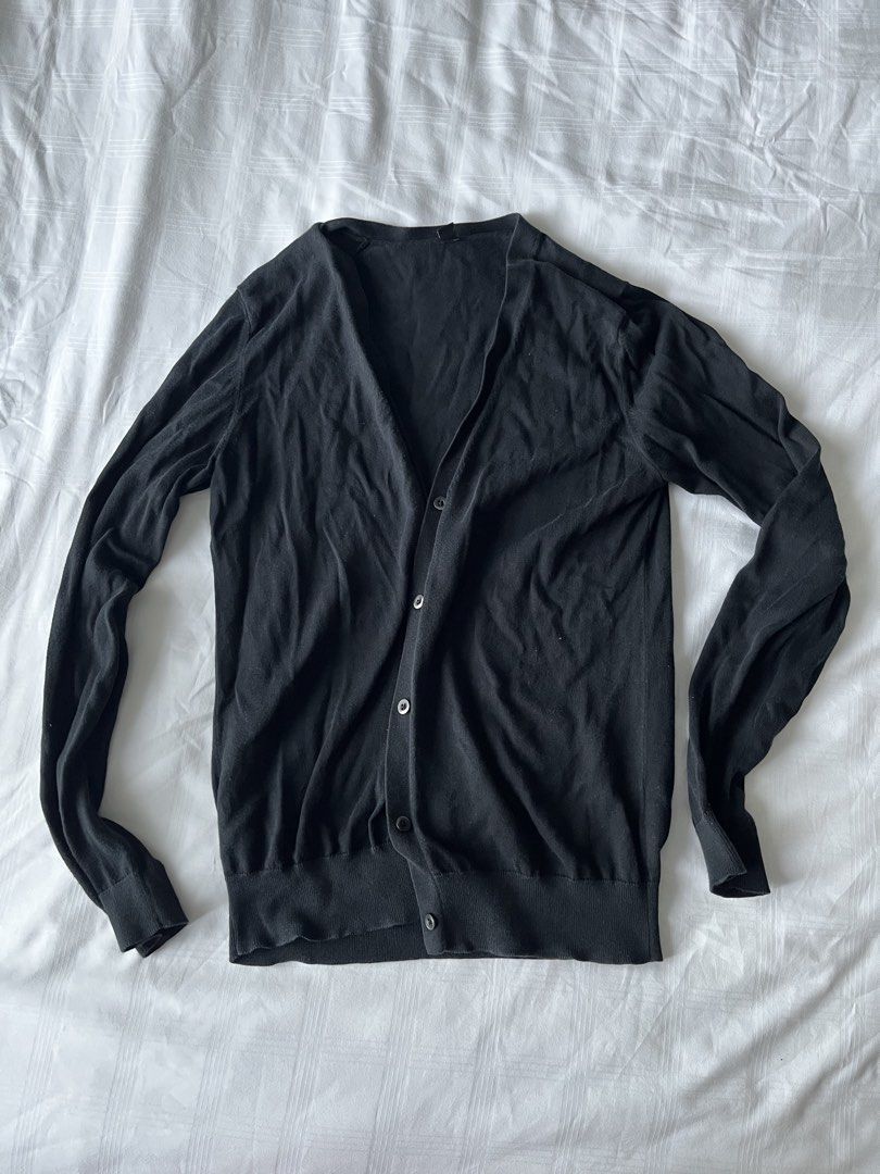 Uniqlo Black Cardigan (Category: Coats, Jackets and Outerwear) located in Quezon City. Submitted by aimeeob (Listing ID 1445156360, Image 1). Description: Cardigan Black.