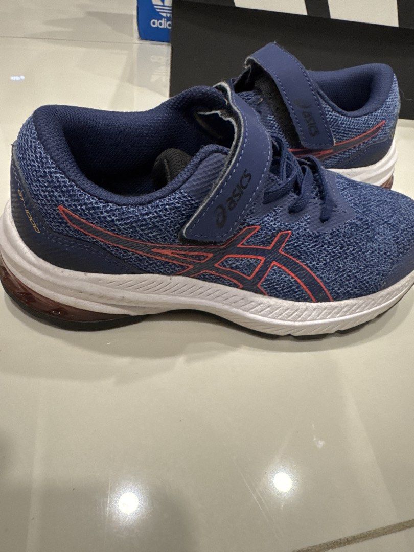 5-7yo USA13 Asics GT-1000 11 PS Kids Boy Running Shoes (Category: Babies & Kids Fashion) located in Singapore. Submitted by ladyx (Listing ID 1445176200, Image 1). Description: - Blue Asics kids' running shoes - Model: GT-1000 11 PS - Features: Velcro straps and laces for a secure fit - Origin: Made in Cambodia .