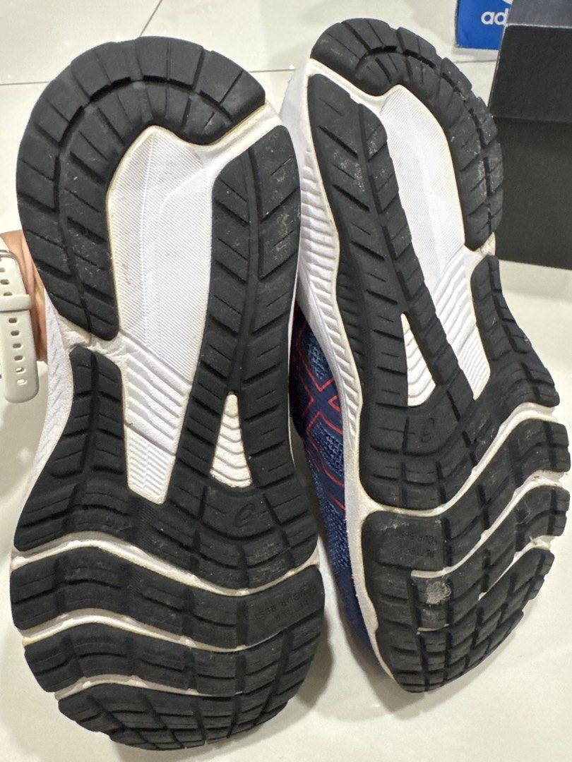 5-7yo USA13 Asics GT-1000 11 PS Kids Boy Running Shoes (Category: Babies & Kids Fashion) located in Singapore. Submitted by ladyx (Listing ID 1445176200, Image 3). Description: - Blue Asics kids' running shoes - Model: GT-1000 11 PS - Features: Velcro straps and laces for a secure fit - Origin: Made in Cambodia .