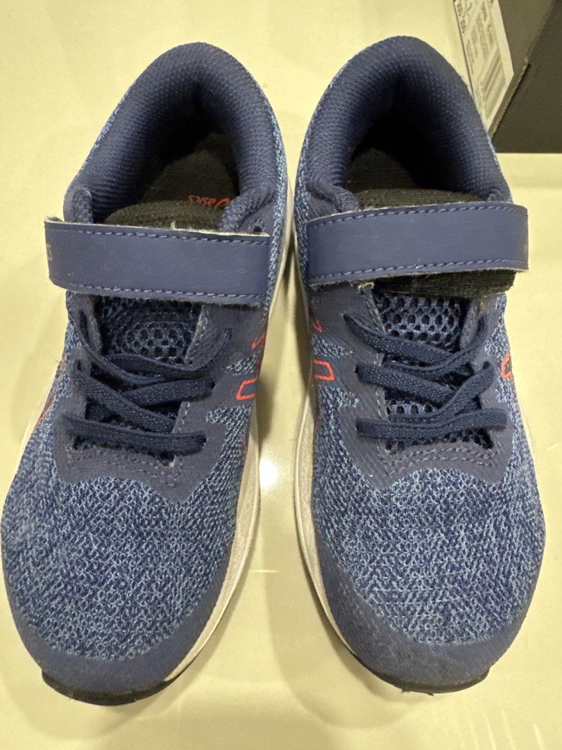 5-7yo USA13 Asics GT-1000 11 PS Kids Boy Running Shoes (Category: Babies & Kids Fashion) located in Singapore. Submitted by ladyx (Listing ID 1445176200, Image 2). Description: - Blue Asics kids' running shoes - Model: GT-1000 11 PS - Features: Velcro straps and laces for a secure fit - Origin: Made in Cambodia .