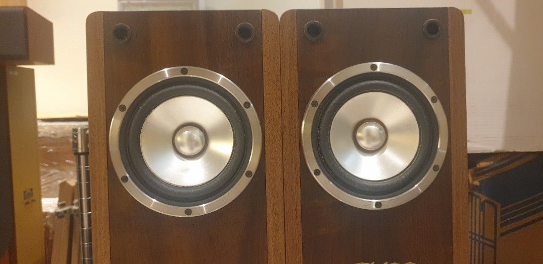 Victor Full range speaker (Category: Soundbars, Speakers & Amplifiers) located in Manila. Submitted by zandre615 (Listing ID 1445191521, Image 2). Description: Victor full range speaker for sale Model SX-100 75W into 6 ohms Height 36cm Width 17cm depth 24cm Solid wood laminate mabigat very good working condition Manila area.