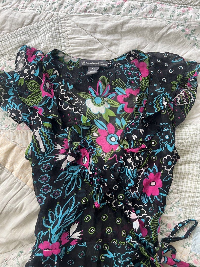 vintage y2k floral silk top (Category: Blouses) located in Pasig City. Submitted by svgarr (Listing ID 1445077913, Image 3). Description: read bio before buying xs 100 % silk add 70 sf (flash express) 📍iloilo.
