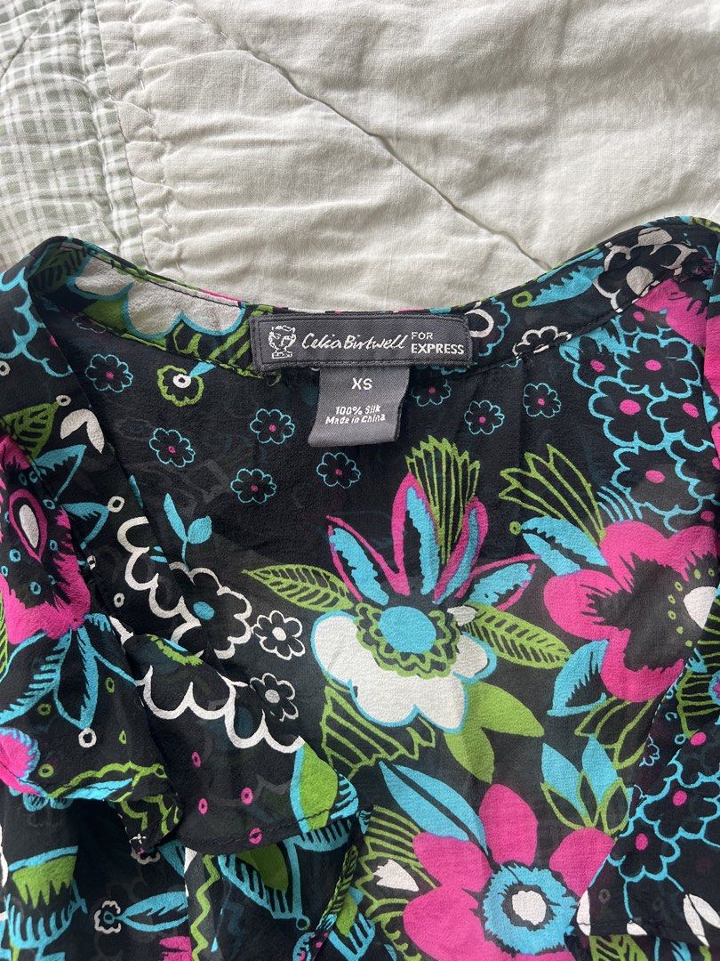vintage y2k floral silk top (Category: Blouses) located in Pasig City. Submitted by svgarr (Listing ID 1445077913, Image 2). Description: read bio before buying xs 100 % silk add 70 sf (flash express) 📍iloilo.