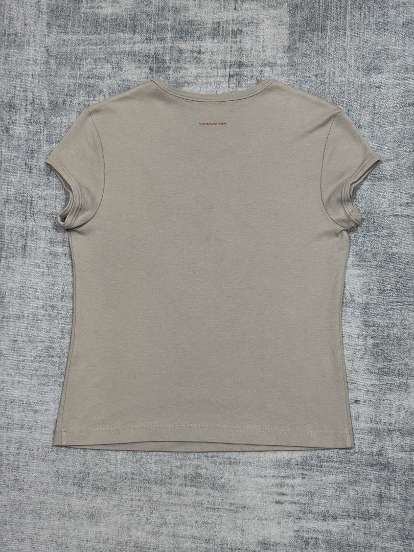 Vivienne Tam - Sleeveless Tops (Category: Sleeveless) located in Manila. Submitted by members-only (Listing ID 1445182111, Image 3). Description: Vivienne Tam Sleeveless Tops Symmetrical Floral Graphic Size: 2 Dimes: 17 x 22 Very good condition No issue.