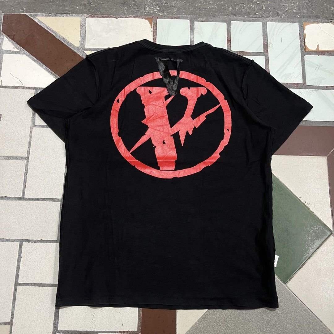 Vlone Fragments T shirt (Category: Tshirts & Polo Shirts ) located in San Fernando. Submitted by geramel07 (Listing ID 1445204682, Image 2). Description: Vlone Fragments - Dimes: 24/29.5 - Excellent Condition - Cr: 9.5/10 - Issue: none .