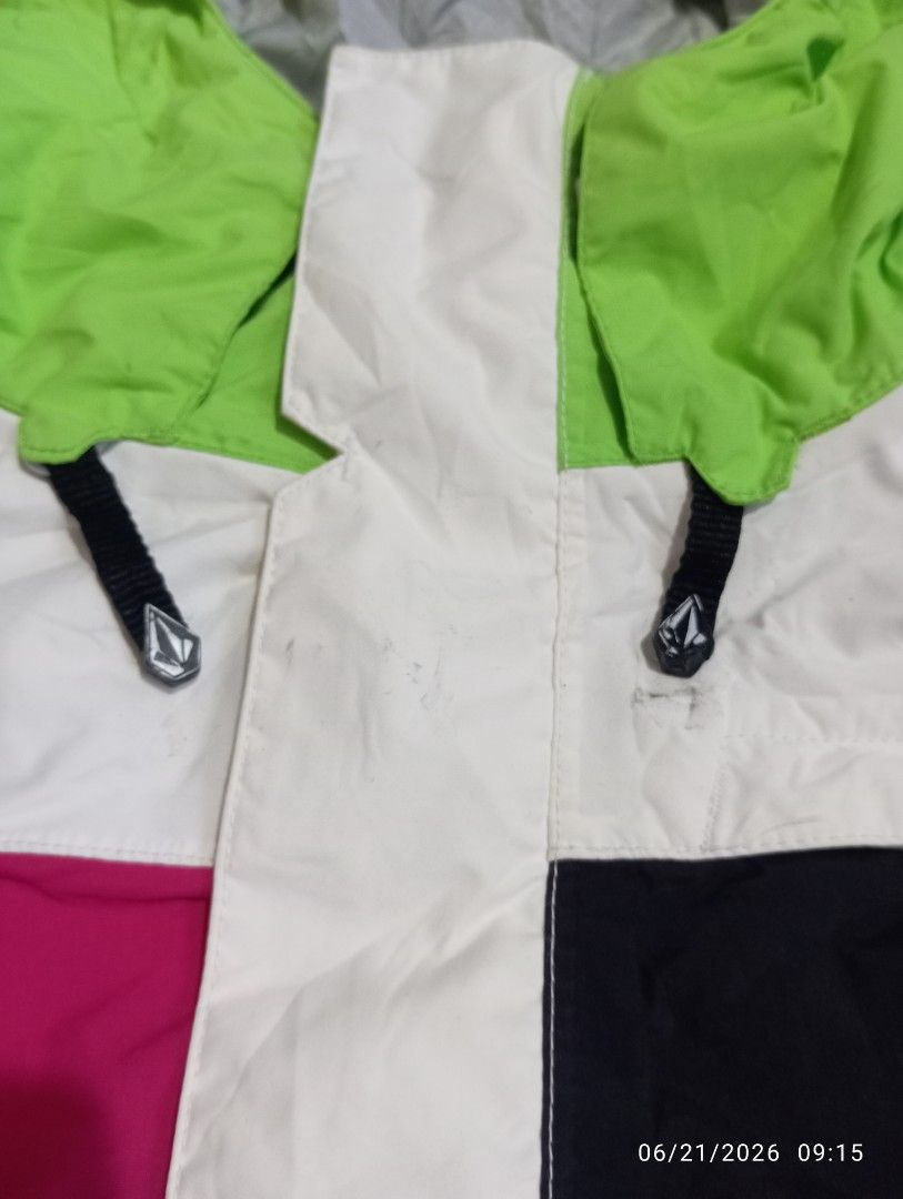 VOLCOM INSULATED SNOWBOARD/SKI JACKET (Category: Coats, Jackets and Outerwear) located in Baguio. Submitted by zheranthrift (Listing ID 1445158423, Image 3). Description: Dimes: 21x26.5 pm for more info.
