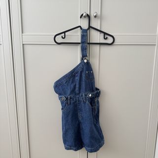 (Category: ) located in . Submitted by mywardrobe6 (Listing ID 1445086477, Image 1). Description: .