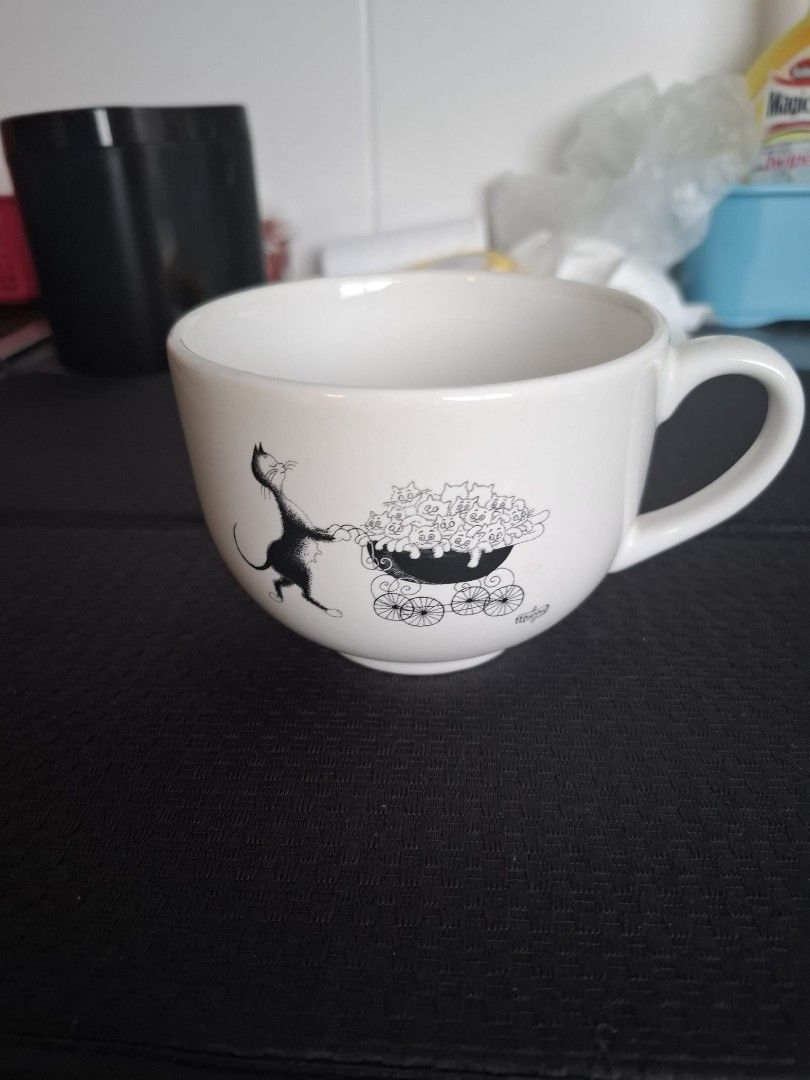 White Cat Pushing Cart Mug with Crack488324699281182720