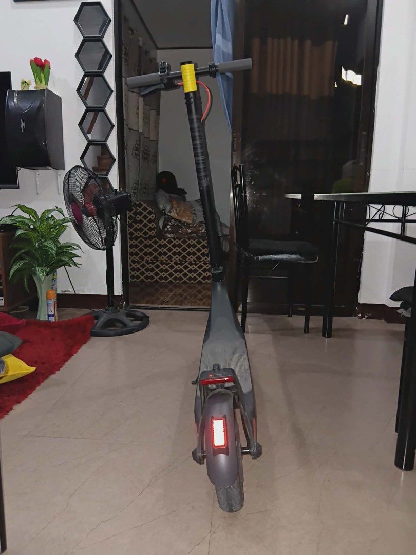 Xiaomi Electric Scooter 4 Lite (2nd Gen) (Category: Skates, Rollerblades & Scooters) located in Dasmarinas. Submitted by lanlin.z (Listing ID 1445106458, Image 2). Description: Xiaomi Electric Scooter 4 Lite (2nd Gen) Speed: Up to 25 km/h Range: Up to 25 km per charge Tires: 10-inch air-filled tires Weight: Light and easy to carry (16.2 kg) Smart Features: Connects to your phone via Bluetooth Shipping & Meet up 📍Francisco, General Trias, Cavite 