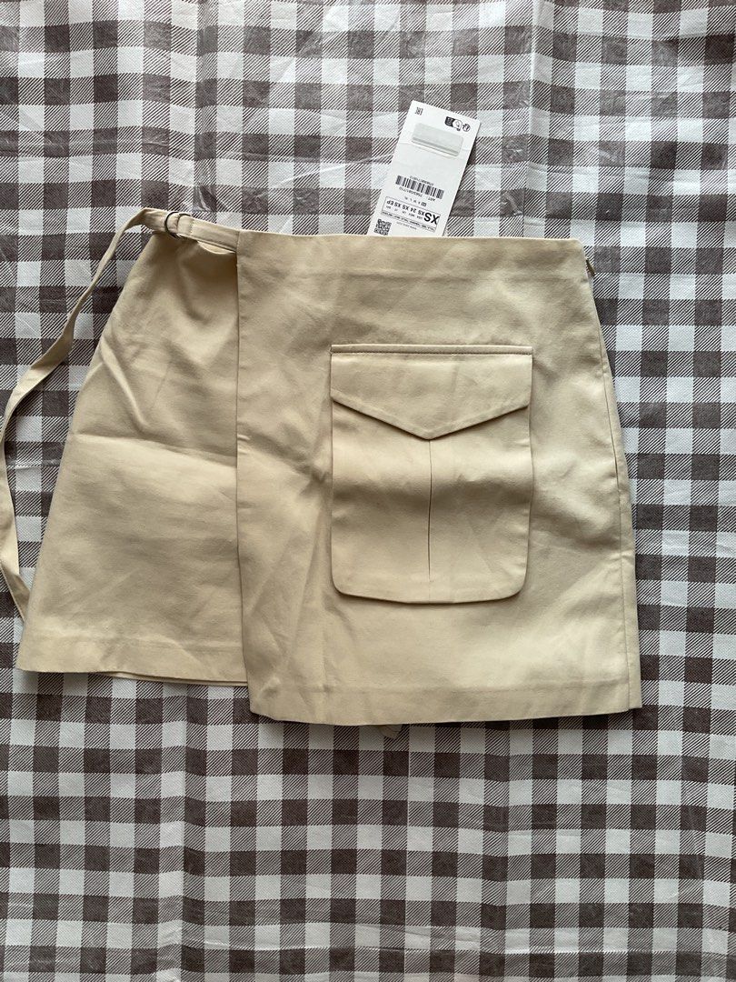 zara beige wrap cargo skort (Category: Skirts) located in Manila. Submitted by frootjooce (Listing ID 1445078102, Image 1). Description: j&t or lalamove bpi or gcash.
