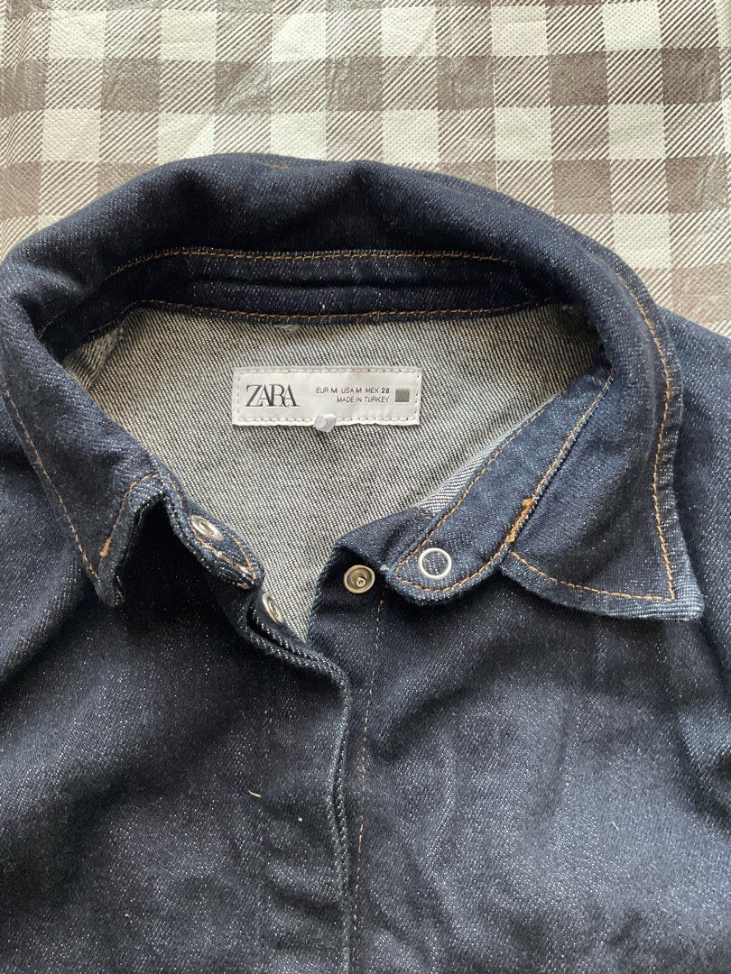 Zara Dark Wash Denim Cropped Jacket (Category: Coats, Jackets and Outerwear) located in Manila. Submitted by frootjooce (Listing ID 1445080135, Image 2). Description: - Zara dark wash denim jacket - Cropped style - Collared neckline - Button-up front - Long sleeves with button cuffs - Versatile for casual or dressed-up outfits.