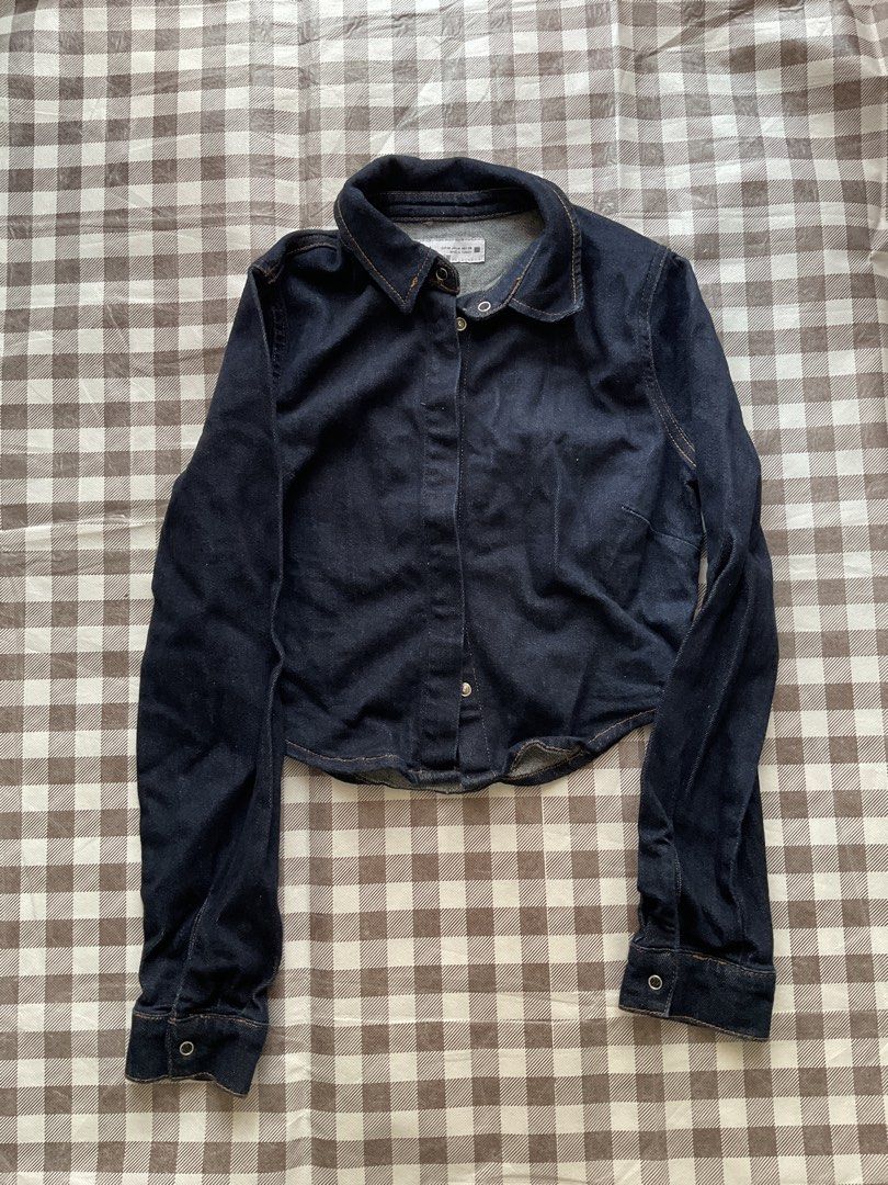 Zara Dark Wash Denim Cropped Jacket (Category: Coats, Jackets and Outerwear) located in Manila. Submitted by frootjooce (Listing ID 1445080135, Image 1). Description: - Zara dark wash denim jacket - Cropped style - Collared neckline - Button-up front - Long sleeves with button cuffs - Versatile for casual or dressed-up outfits.