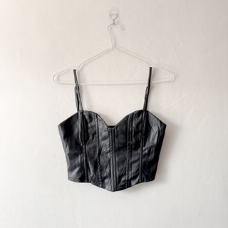 (Category: ) located in . Submitted by rosywardrobe (Listing ID 1445136931, Image 1). Description: .