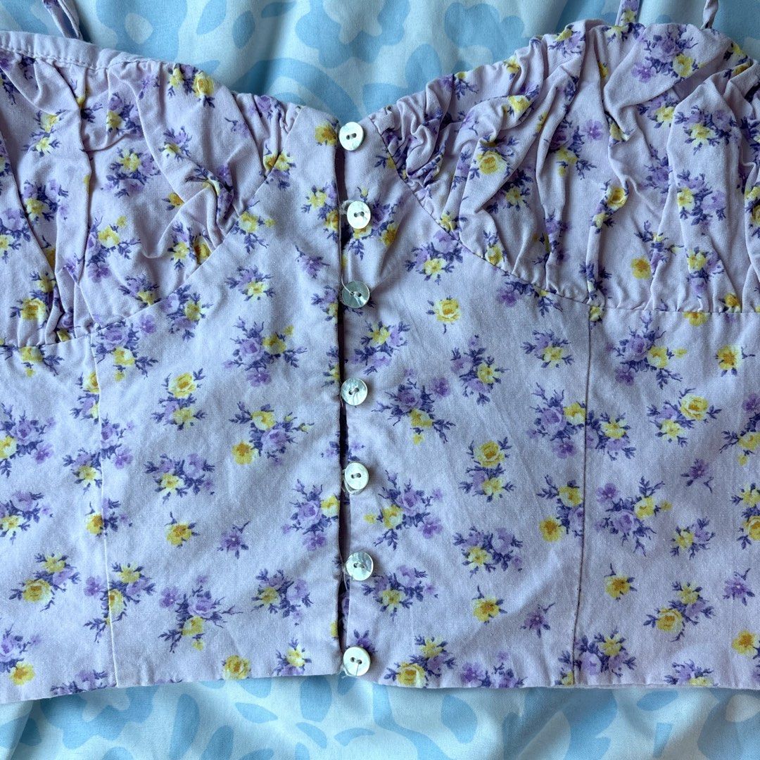 Zara Floral Bustier Top (Category: Sleeveless) located in Malolos. Submitted by beacstd (Listing ID 1445048914, Image 3). Description: •zara floral bustier top • size: XL (fits a 38C bust) • only worn 2-3x 📍loc: makati 🚚: sdd 💵: gcash, gotyme.