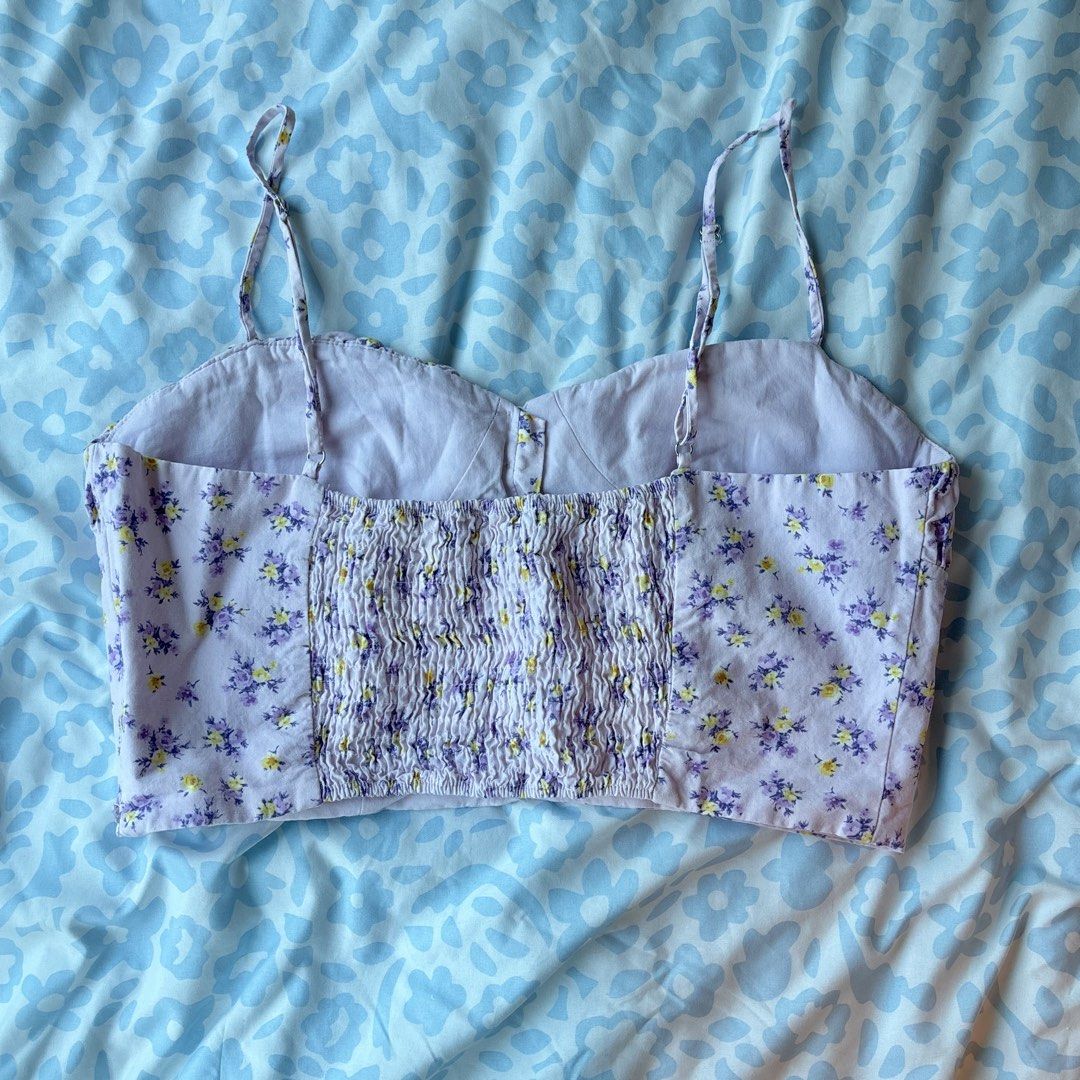 Zara Floral Bustier Top (Category: Sleeveless) located in Malolos. Submitted by beacstd (Listing ID 1445048914, Image 2). Description: •zara floral bustier top • size: XL (fits a 38C bust) • only worn 2-3x 📍loc: makati 🚚: sdd 💵: gcash, gotyme.