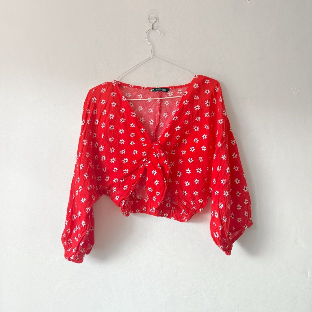 Zara Floral Tie Front Crop Top (Category: Blouses) located in Antipolo. Submitted by rosywardrobe (Listing ID 1445131067, Image 1). Description: 🎀 MAKE READING A HABIT 🎀 • No order form, no reservation! • Strictly 1 day reservation • Payment first before order processing • No return, No exchange • Don’t make an offer if you’re not 100% sure • No shipping every weekends — PAYMENT CHANNELS — • GCash • Gotyme • Maya • BDO • BPI • Unionbank — DELIV