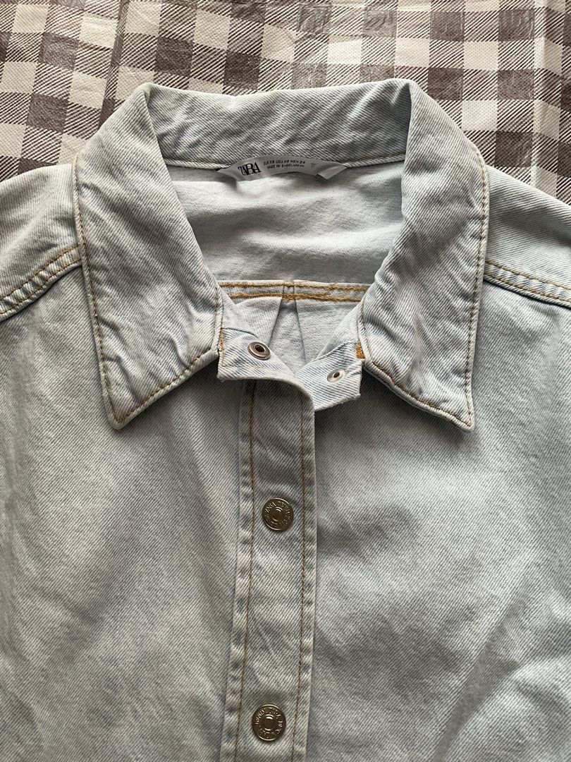 Zara Light Wash Cropped Denim Jacket (Category: Coats, Jackets and Outerwear) located in Manila. Submitted by frootjooce (Listing ID 1445076830, Image 2). Description: j&t or lalamove bpi or gcash.