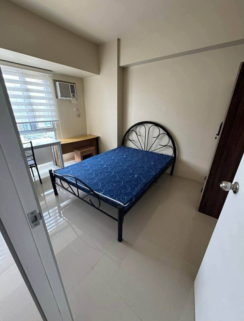 1 BEDROOM THE MONTANE BGC (Category: Apartments & Condos) located in Taguig. Submitted by richc10 (Listing ID 1445350370, Image 3). Description: ❗ FOR RENT 🏢 THE MONTANE , BGC 🛏 1 Bedroom ➡️ 21st floor ✨ Furnished 💰 Rent: ₱33,000 / month 🔥 Slightly Negotiable 📝 Payment Terms: 2 month deposit + 2 months advance, pdcs 🗓️ 1 Year lease.
