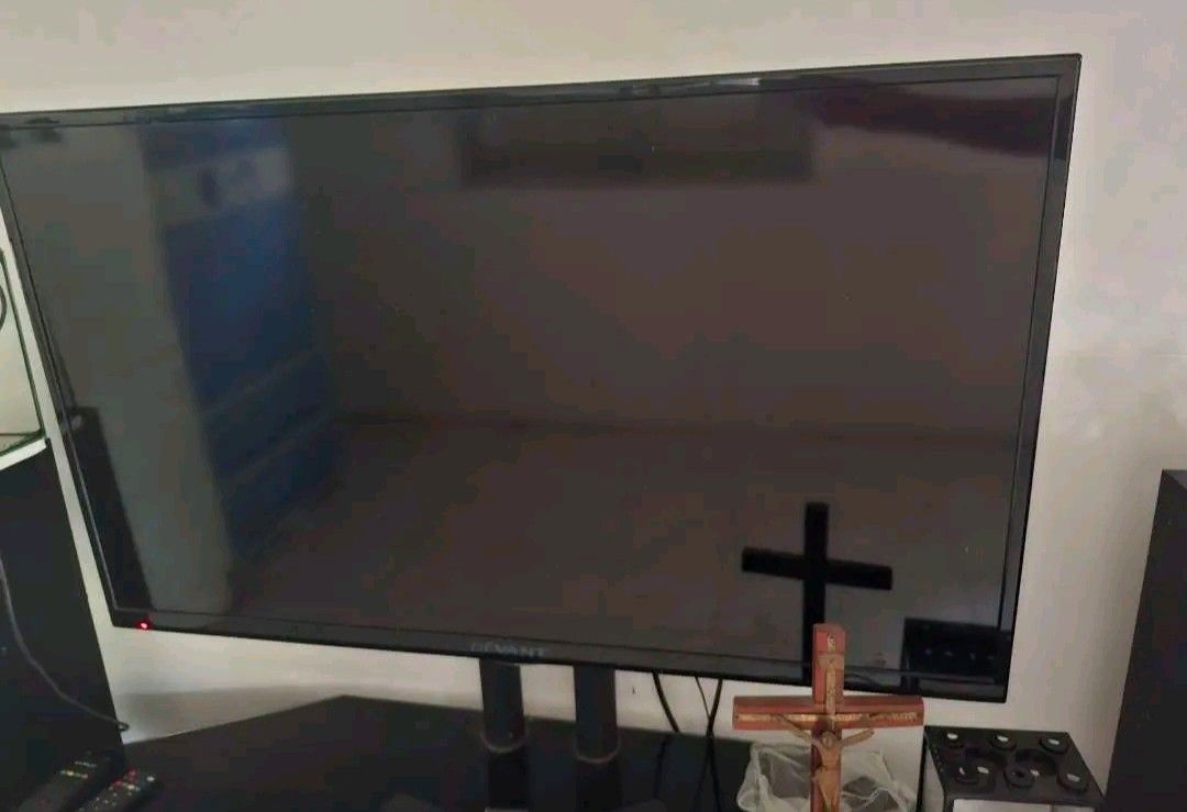 42 INCH DEVANT TV (Category: TV) located in Manila. Submitted by danielxxr (Listing ID 1445346301, Image 1). Description: 42 inches not smart tv, open for deliveries within marikina only..