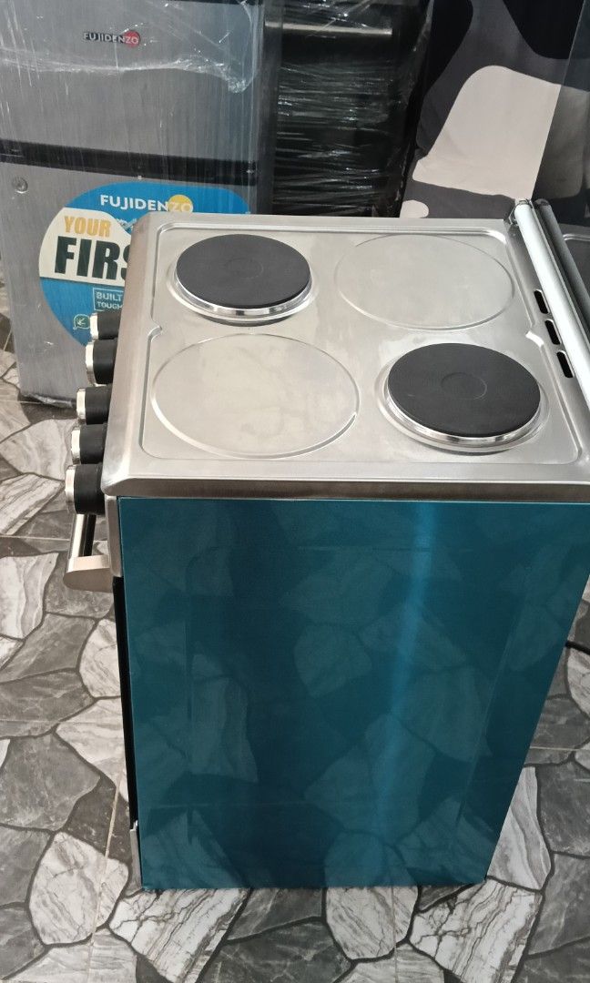 50cm Electric Range with Oven (Category: Cookers) located in Caloocan City. Submitted by yam_appliances (Listing ID 1445327727, Image 3). Description: 50 x 55 cm Cooking Range 2 Electric Hot Plates Full Stainless Steel Oven Features: Electric Multifunction Oven 4 Cooking Functions Thermostat Controlled Oven Double Glass LOW-E Oven Door 62 L - Large Oven Rotisserie Dimension (h:w:d) 85:50:55 cm Brandnew mallpullout with Warranty COD PAYMENT.