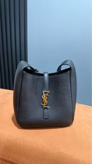 (Category: ) located in . Submitted by mywardrobe1111 (Listing ID 1445242301, Image 1). Description: .