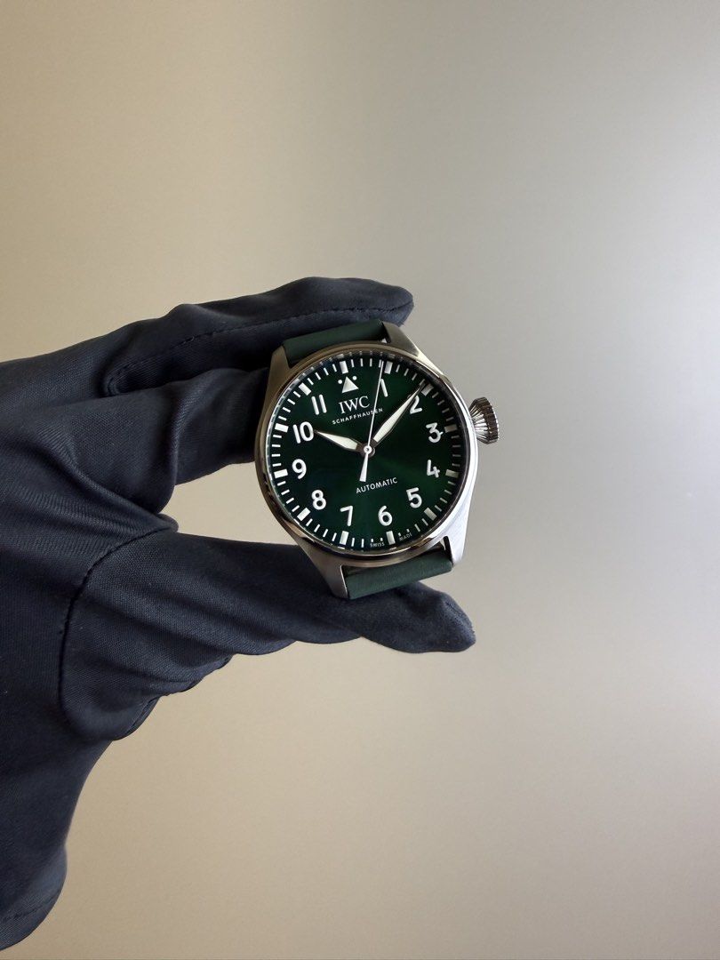 [ LNIB 2022 🟢 ] IWC Big Pilot 43mm Green Dial IW329306 Rubber Strap (Category: Watches) located in Singapore. Submitted by bayfort (Listing ID 1445327485, Image 2). Description: Subscribe to Bayfort Tele-gram Community for Exclusive Deals & Clearance Sales: https://bayfort.sg/tg Model: IW329306 Dated: Aug 2022, warranty expired Case Size: 43mm Comes with: Full Set Condition: Lightly Used, Very Mint Original Box: Yes Original Cert: Yes ———————— w