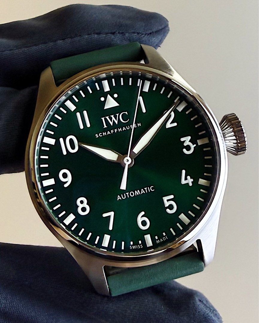[ LNIB 2022 🟢 ] IWC Big Pilot 43mm Green Dial IW329306 Rubber Strap (Category: Watches) located in Singapore. Submitted by bayfort (Listing ID 1445327485, Image 1). Description: Subscribe to Bayfort Tele-gram Community for Exclusive Deals & Clearance Sales: https://bayfort.sg/tg Model: IW329306 Dated: Aug 2022, warranty expired Case Size: 43mm Comes with: Full Set Condition: Lightly Used, Very Mint Original Box: Yes Original Cert: Yes ———————— w