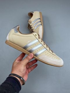 (Category: ) located in . Submitted by awesome_sneakers (Listing ID 1445243622, Image 1). Description: .