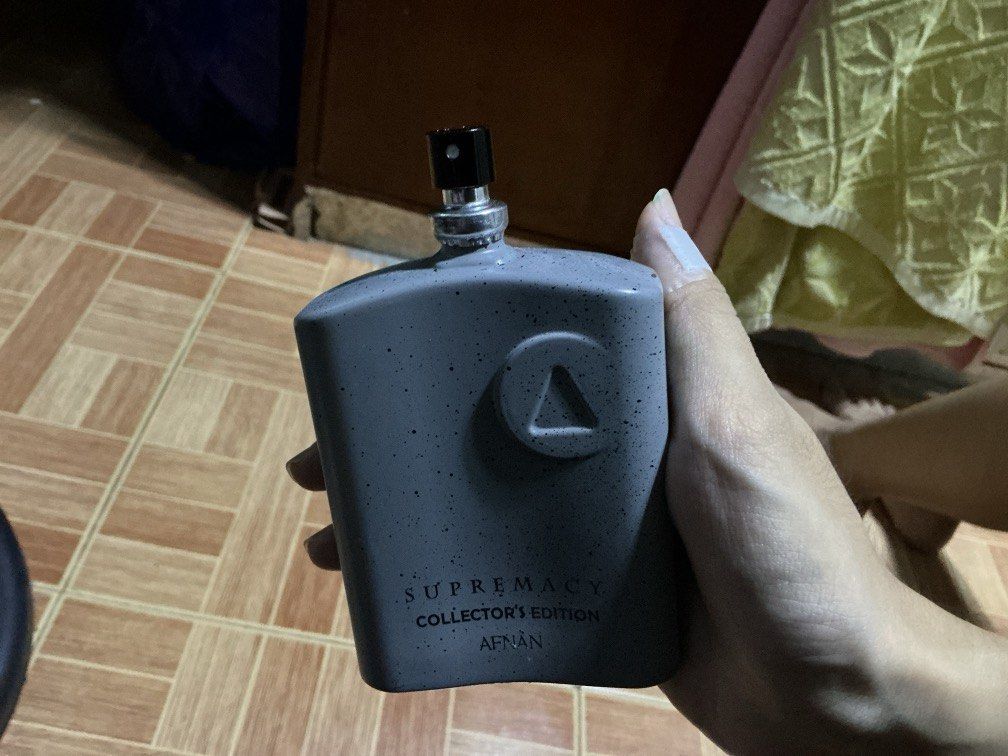 AFNAN Supremacy Collector's Edition Eau de Parfum (Category: Fragrance & Deodorants) located in Manila. Submitted by austine990 (Listing ID 1445410040, Image 3). Description: - AFNAN Supremacy Collector's Edition - Black spray nozzle and ring handle - Designed for fragrance collectors -90%+ juice level - no box mod -lalamove 50% for refund .