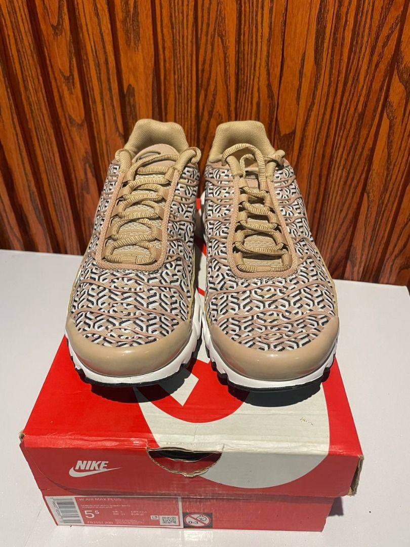 Air Max Plus Hemp Women's (Category: Sneakers) located in Pasig City. Submitted by zaphree (Listing ID 1445396942, Image 3). Description: CLEARANCE SALE BRAND NEW AND ORIGINAL Size 5.5 Women's 1,999 only Money back if proven fake. Pasig City Location. Can do lalamove grab for metro manila or J&T/LBC nationwide.