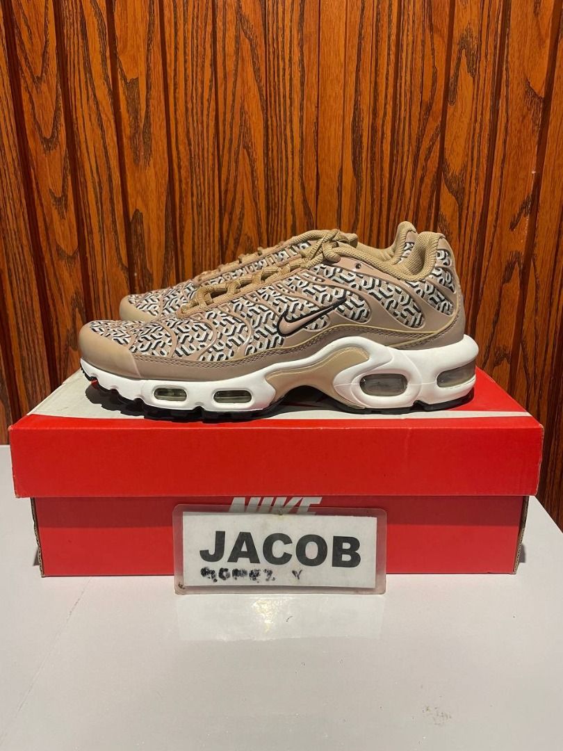 Air Max Plus Hemp Women's (Category: Sneakers) located in Pasig City. Submitted by zaphree (Listing ID 1445396942, Image 1). Description: CLEARANCE SALE BRAND NEW AND ORIGINAL Size 5.5 Women's 1,999 only Money back if proven fake. Pasig City Location. Can do lalamove grab for metro manila or J&T/LBC nationwide.