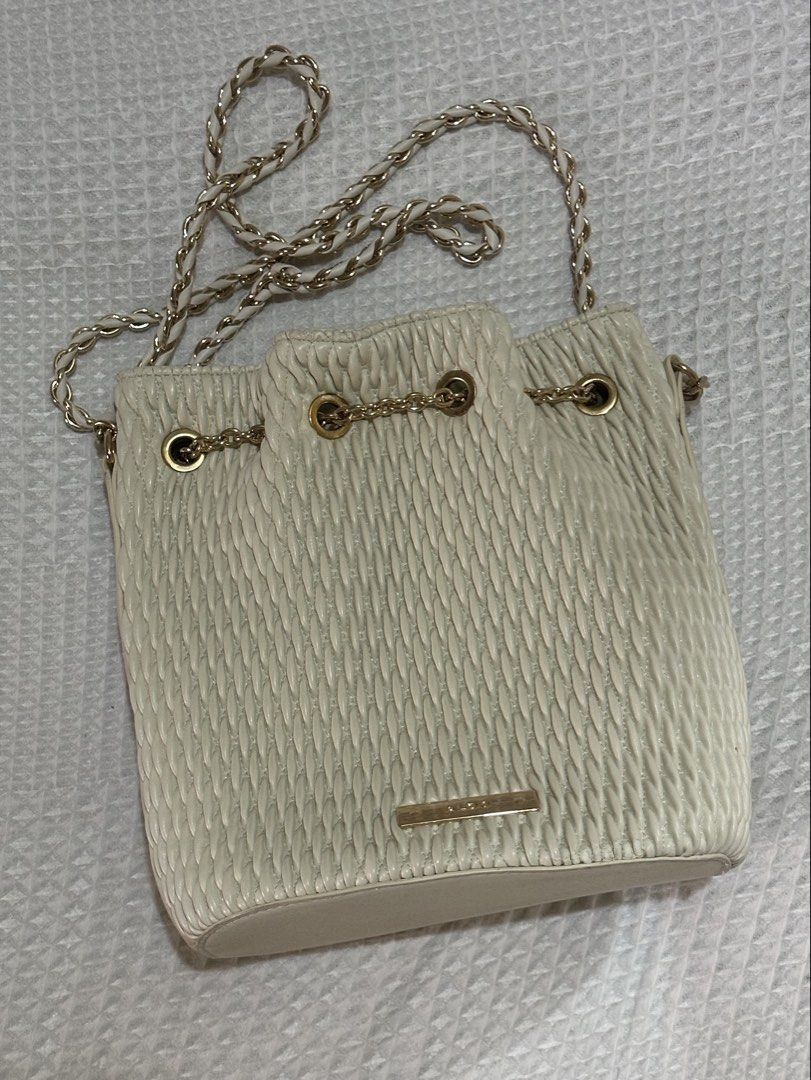 aldo cream crossbody bag (Category: Shoulder Bags) located in Binan City. Submitted by mysticbows (Listing ID 1445349546, Image 1). Description: still in good condition!! - gold hardware - only used it twice .