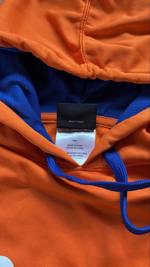 AND1 Orange Hoodie M/M (Category: Coats, Jackets and Outerwear) located in San Pablo. Submitted by alem12 (Listing ID 1445264368, Image 3). Description: - Orange AND1 hoodie - Blue drawstring and inner hood lining - Front kangaroo pocket - Size: Medium (M) - Made in China - Ideal for casual wear or sports.