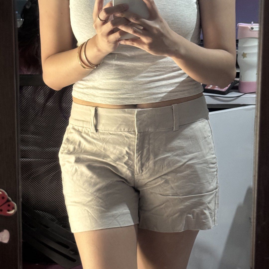 Ann Taylor Beige Chino Shorts (Category: Shorts) located in Marikina City. Submitted by prelovedsms (Listing ID 1445322218, Image 3). Description: Classic beige chino shorts. Belt loops, pockets. Versatile for casual or slightly dressed-up looks..