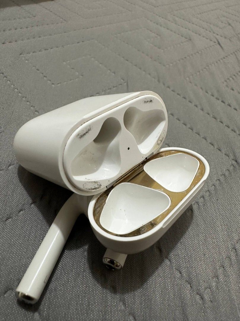 Apple AirPods (2nd Generation) with Charging Case (Category: Earphones) located in Paranaque City. Submitted by potatoiceblended (Listing ID 1445401034, Image 3). Description: - Original Apple AirPods 2nd Generation - Includes charging case - Color: White - Minor cosmetic scuffs on the inside of the charging case - Fully tested and working.