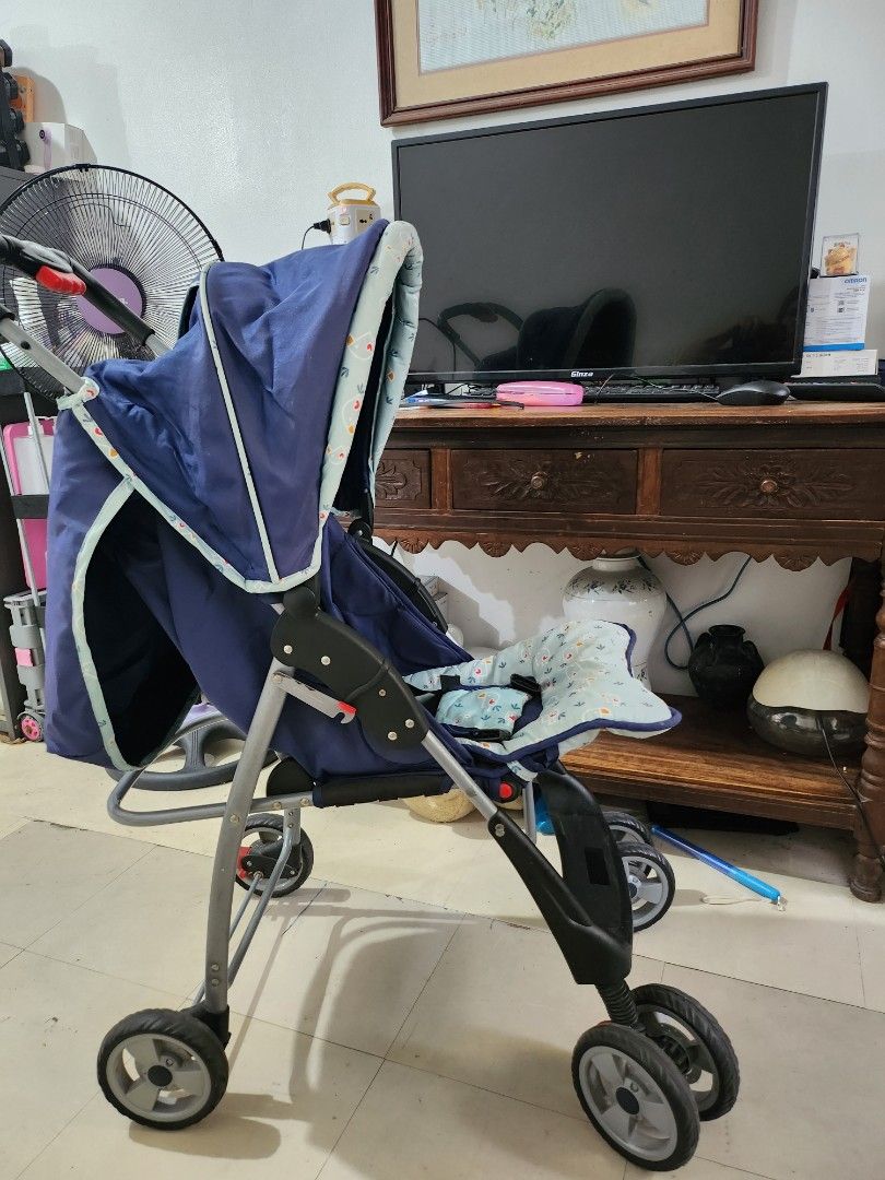 Apruva foldable baby stroller (Category: Strollers) located in Las Pinas. Submitted by gothiclolita (Listing ID 1445323364, Image 2). Description: location near shell naga road las piñas city for pickup or lalamove only please see picture for reference good working condition and foldable original apruva.