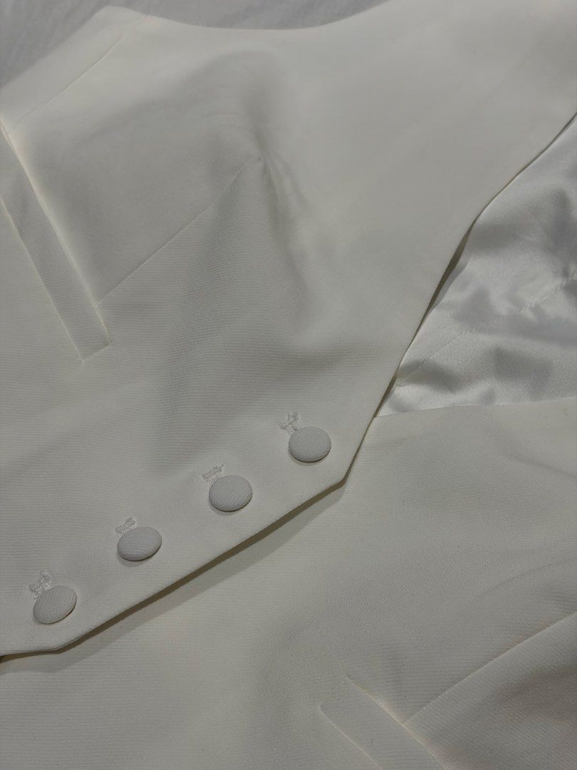 Aritzia Bardot White Cropped Vest Size M (Category: Sleeveless) located in Batangas. Submitted by fmndz (Listing ID 1445354057, Image 3). Description: - Bardot white cropped vest - Size: Medium (M) - Satin lining for a smooth finish - Button front closure - Adjustable back straps with buckle for a customized fit - Bought from Aritzia US, worn twice only RFS: too big on me already, bought this when I was pregnant.